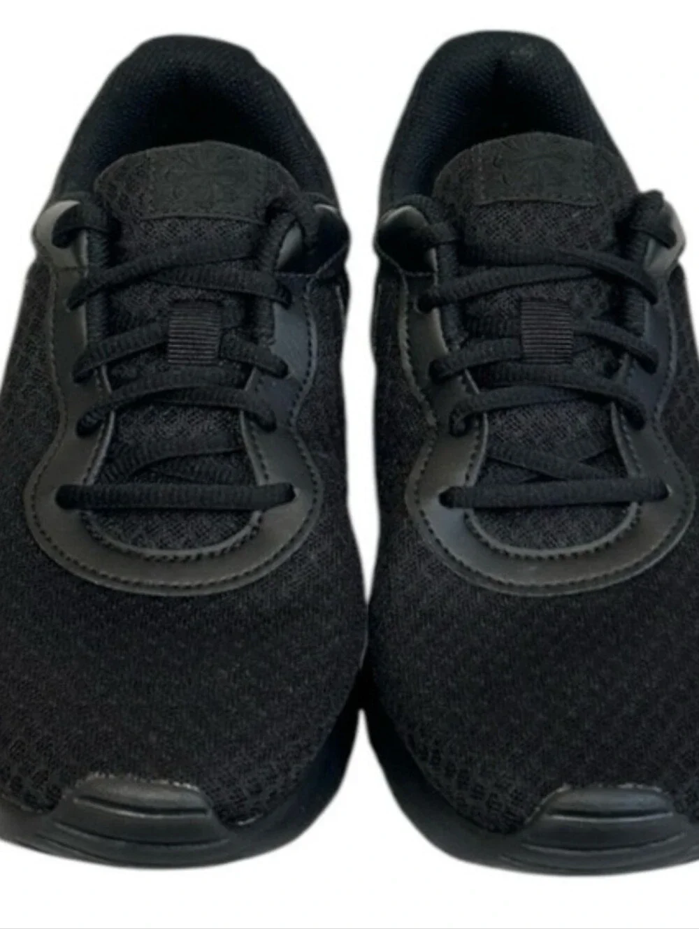 Nike Tanjun Sneakers Women’s Sz 8.5 Triple Black Walking Running Activewear Gym - Picture 2 of 3